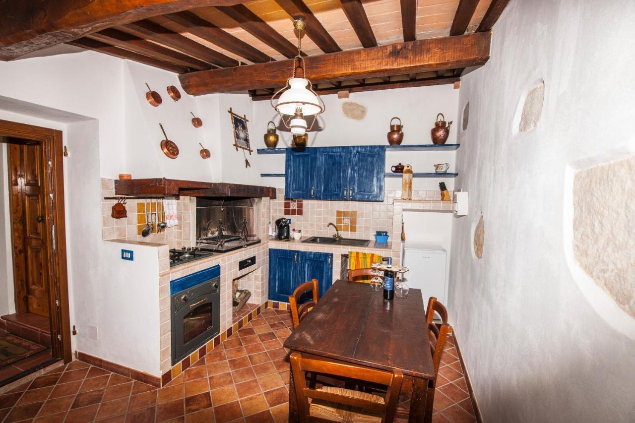 Il Borgo Del Lupo Villa Sarteano Bagian luar foto