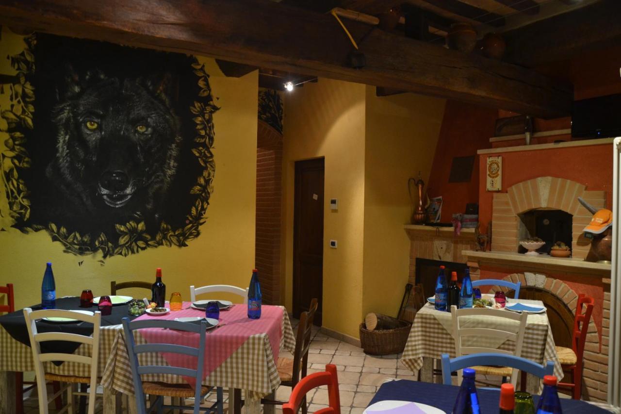 Il Borgo Del Lupo Villa Sarteano Bagian luar foto